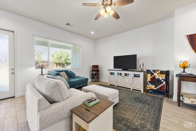 15602 Waterford Street, Bakersfield, CA 93314