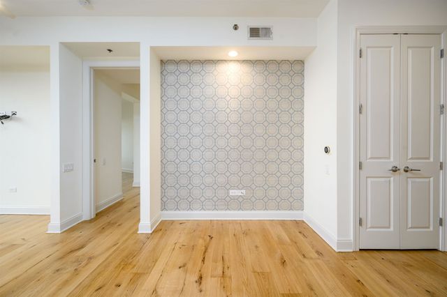 717 S Riverside Dr Apt 1506, Memphis, TN 38103