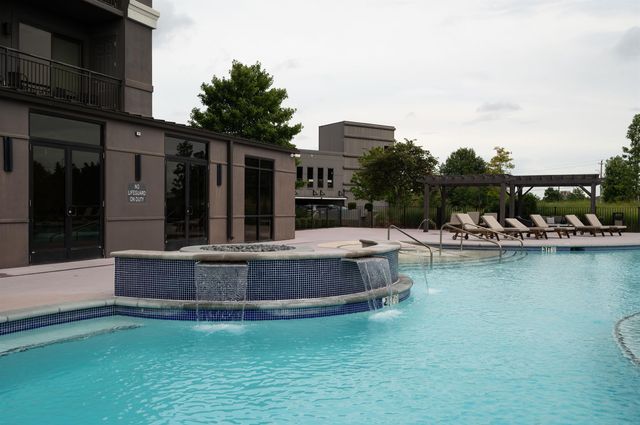 717 S Riverside Dr Apt 1506, Memphis, TN 38103