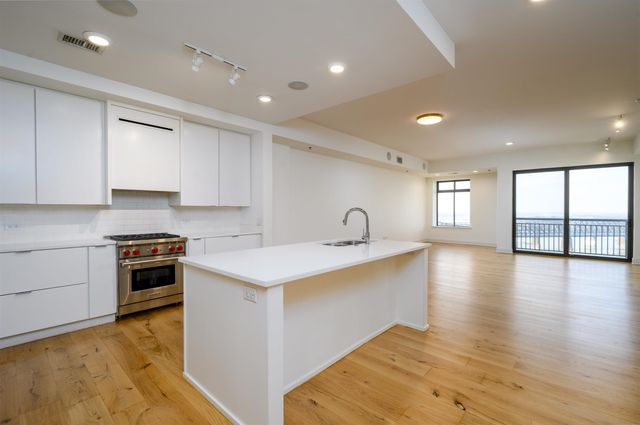 717 S Riverside Dr Apt 1506, Memphis, TN 38103