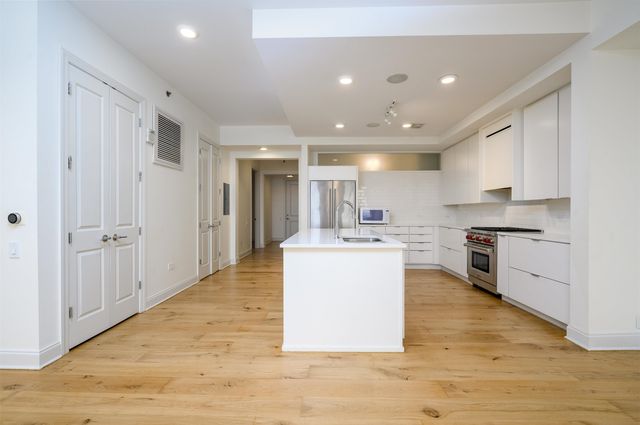 717 S Riverside Dr Apt 1506, Memphis, TN 38103