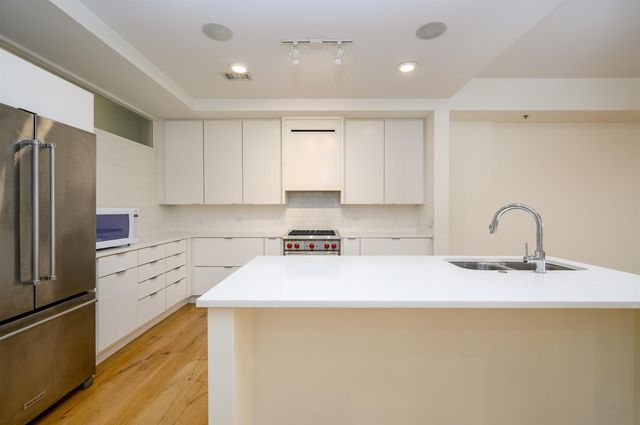 717 S Riverside Dr Apt 1506, Memphis, TN 38103