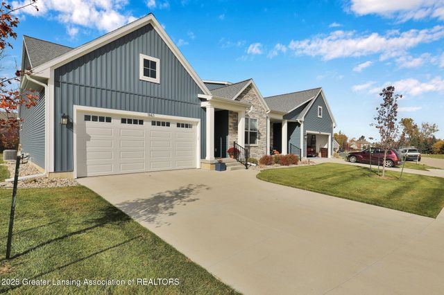 1132 Peninsula Drive, Grand Ledge, MI 48837