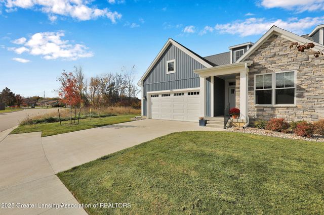 1132 Peninsula Drive, Grand Ledge, MI 48837