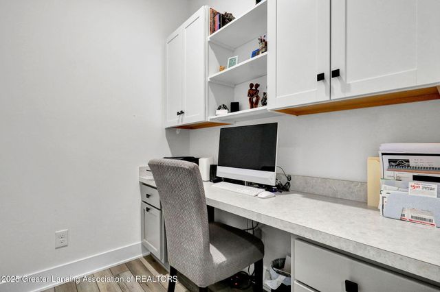 1132 Peninsula Drive, Grand Ledge, MI 48837