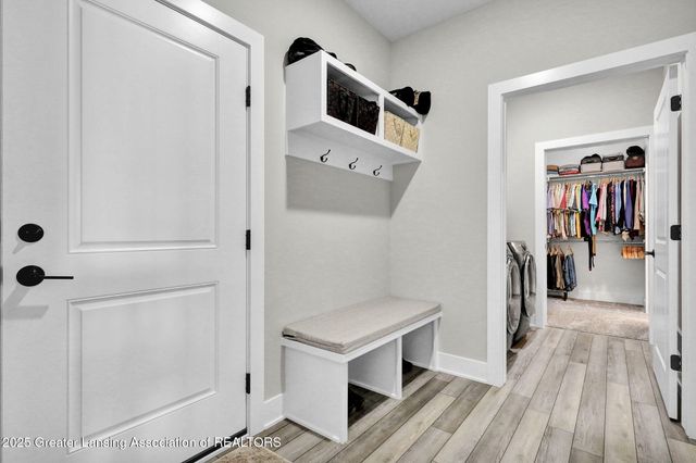 1132 Peninsula Drive, Grand Ledge, MI 48837