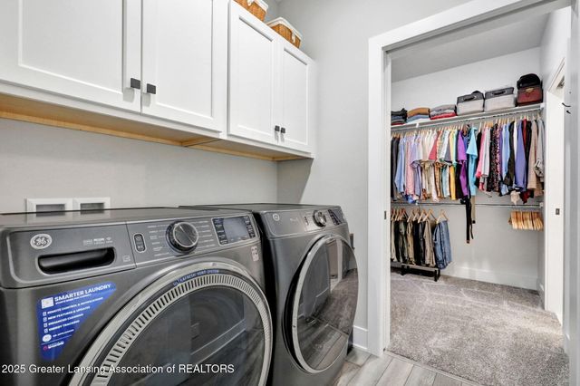 1132 Peninsula Drive, Grand Ledge, MI 48837