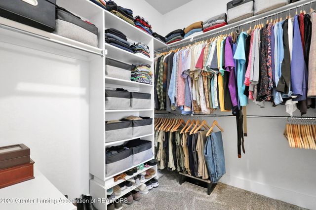 1132 Peninsula Drive, Grand Ledge, MI 48837