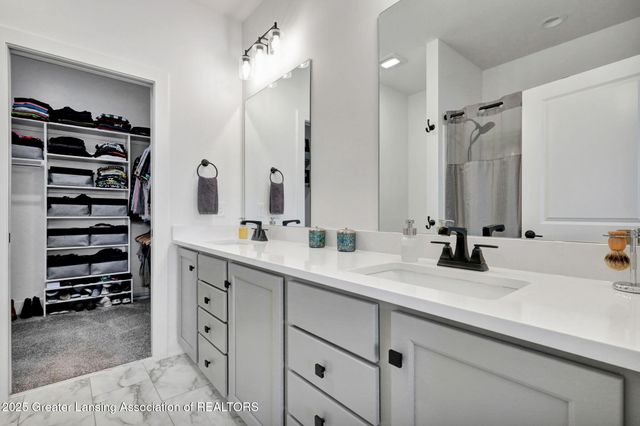 1132 Peninsula Drive, Grand Ledge, MI 48837