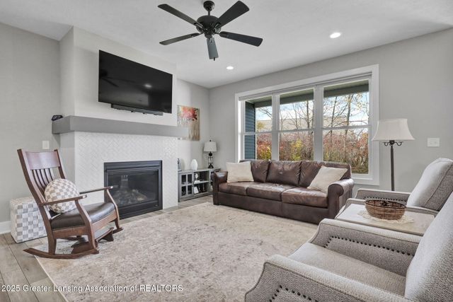 1132 Peninsula Drive, Grand Ledge, MI 48837