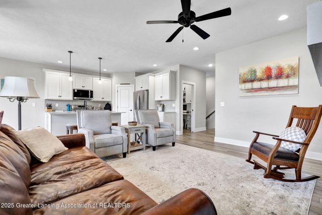 1132 Peninsula Drive, Grand Ledge, MI 48837