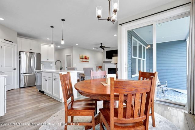 1132 Peninsula Drive, Grand Ledge, MI 48837