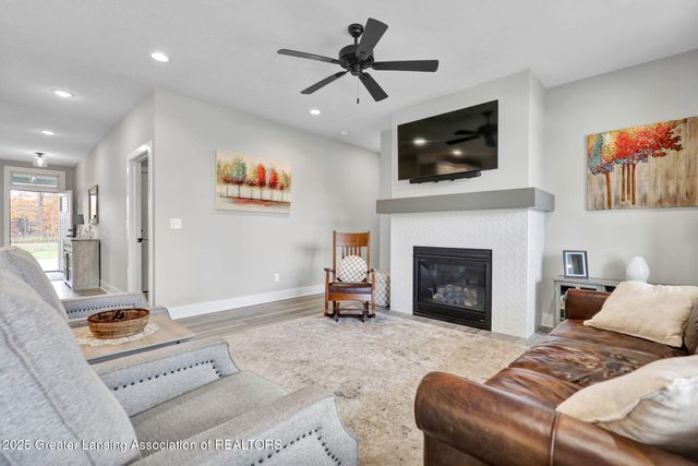 1132 Peninsula Drive, Grand Ledge, MI 48837