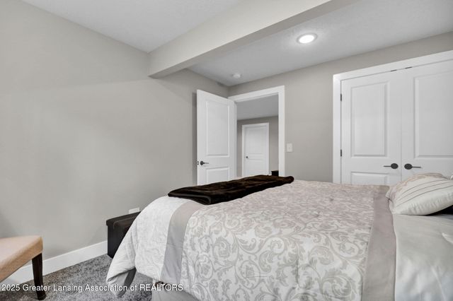 1132 Peninsula Drive, Grand Ledge, MI 48837