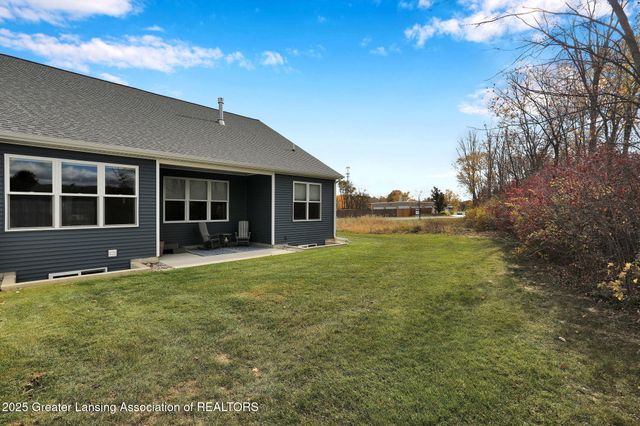 1132 Peninsula Drive, Grand Ledge, MI 48837