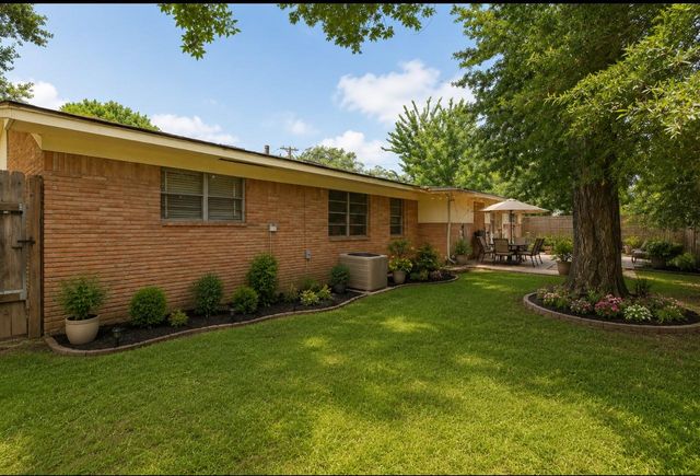 101 S Woodsway Street E, Conroe, TX 77301