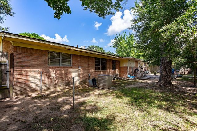 101 S Woodsway Street E, Conroe, TX 77301