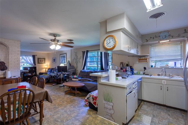 101 S Woodsway Street E, Conroe, TX 77301
