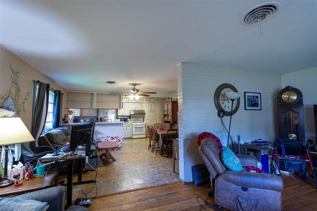 101 S Woodsway Street E, Conroe, TX 77301