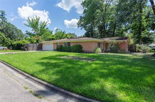 101 S Woodsway Street E, Conroe, TX 77301