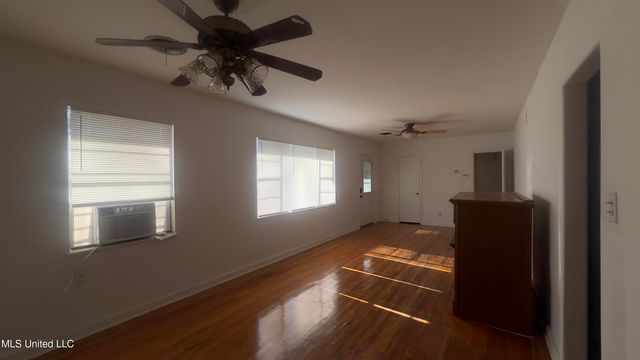 1044 Cooper Road, Jackson, MS 39212