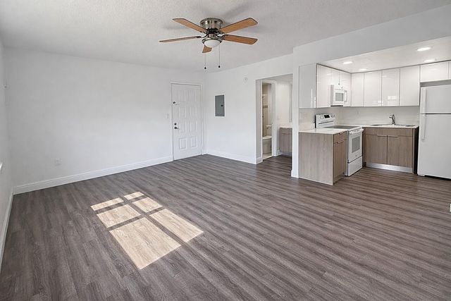 17350 NW 68th Avenue 400-402A, Hialeah, FL 33015