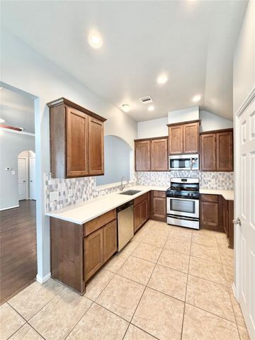 122 Long Canyon Lane, Richmond, TX 77469