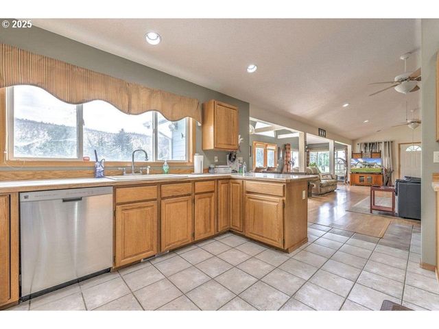 7208 Ne OCHOCO Hwy, Prineville, OR 97754