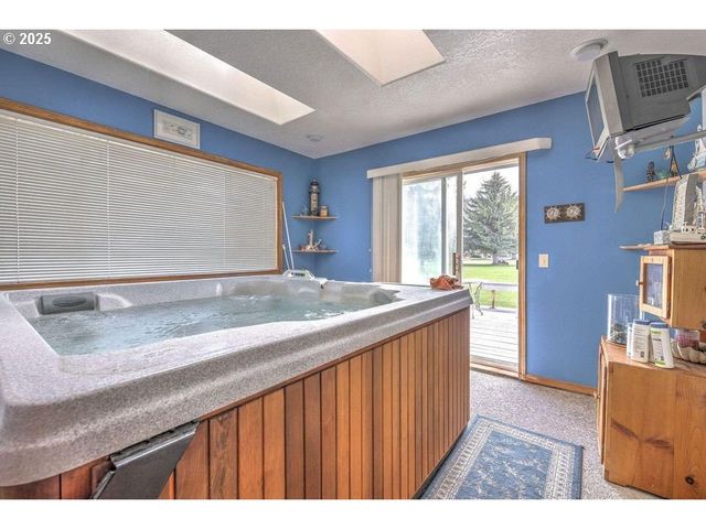 7208 Ne OCHOCO Hwy, Prineville, OR 97754