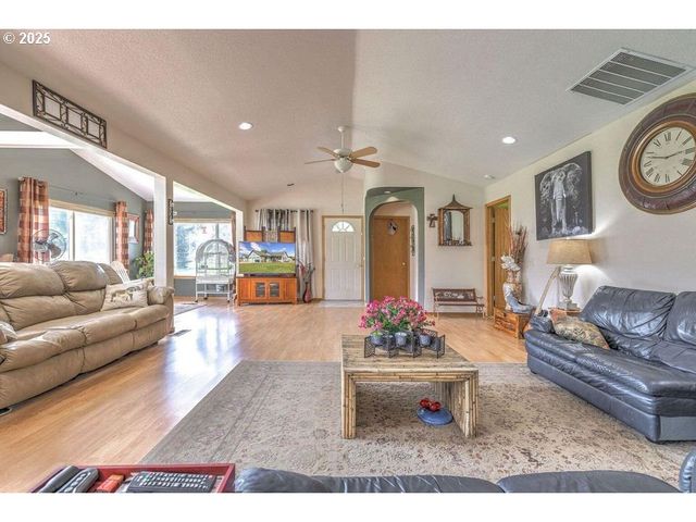 7208 Ne OCHOCO Hwy, Prineville, OR 97754