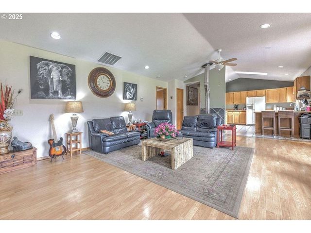 7208 Ne OCHOCO Hwy, Prineville, OR 97754