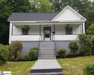 807 W Hampton Street, Laurens, SC 29360