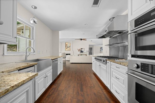 3405 Cascadera DR, Austin, TX 78731