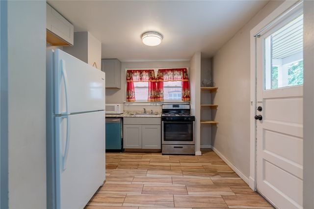 7322 Whipple St, Swissvale, PA 15218