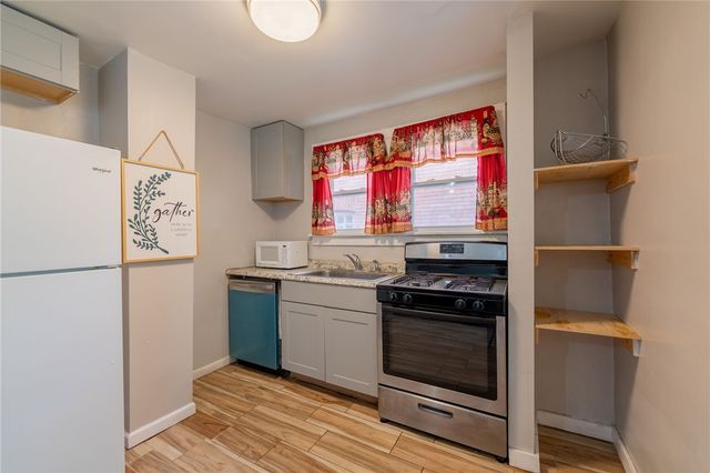7322 Whipple St, Swissvale, PA 15218