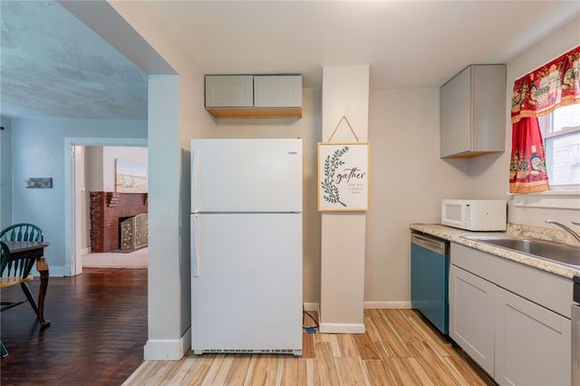 7322 Whipple St, Swissvale, PA 15218