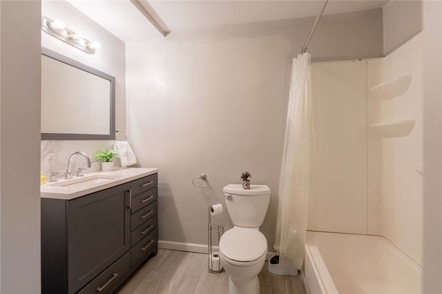 7322 Whipple St, Swissvale, PA 15218