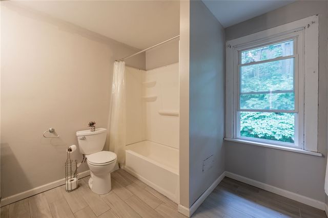 7322 Whipple St, Swissvale, PA 15218