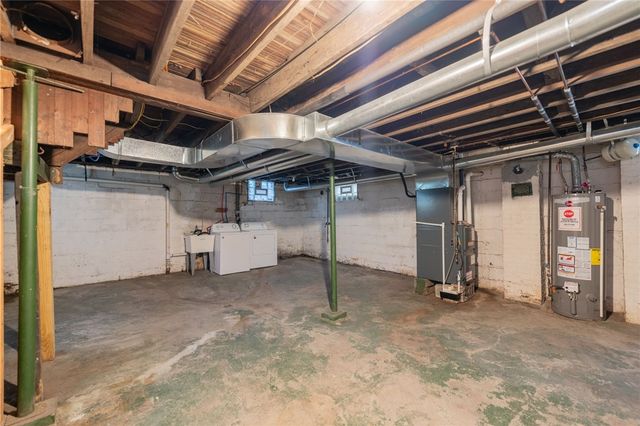 7322 Whipple St, Swissvale, PA 15218