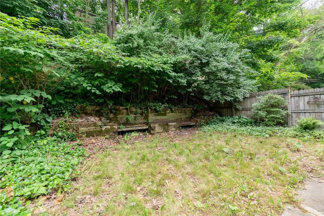 7322 Whipple St, Swissvale, PA 15218