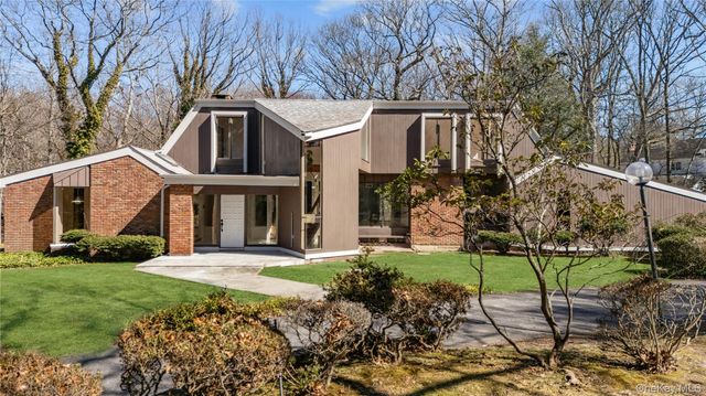 12 Lost Meadow Lane, Port Jefferson, NY 11777