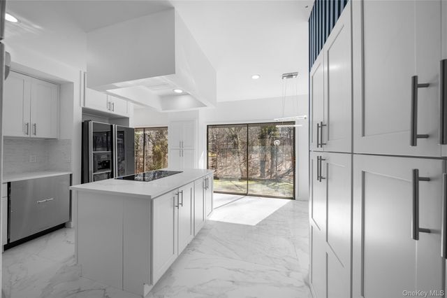 12 Lost Meadow Lane, Port Jefferson, NY 11777