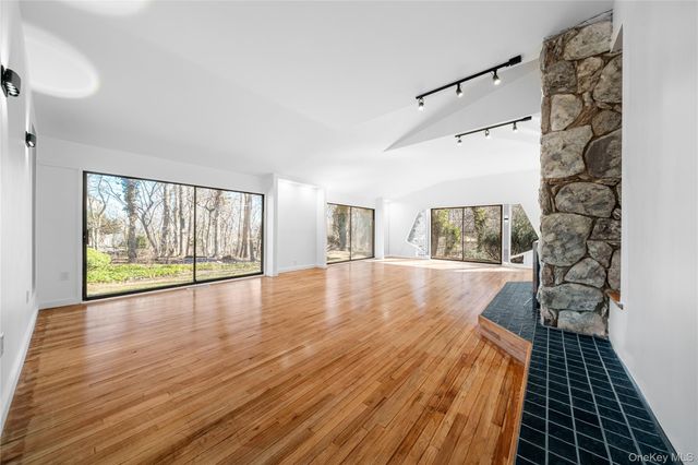 12 Lost Meadow Lane, Port Jefferson, NY 11777