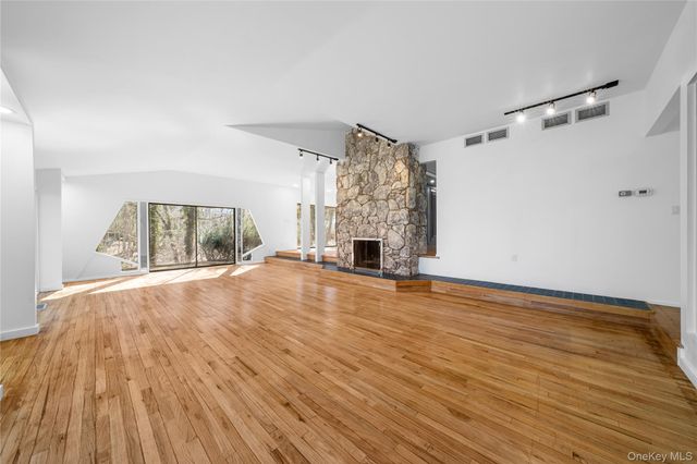 12 Lost Meadow Lane, Port Jefferson, NY 11777