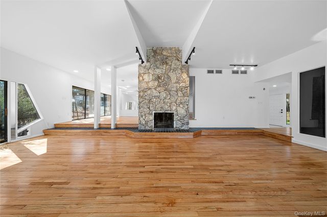 12 Lost Meadow Lane, Port Jefferson, NY 11777