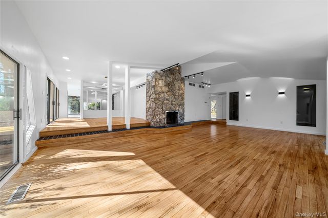 12 Lost Meadow Lane, Port Jefferson, NY 11777