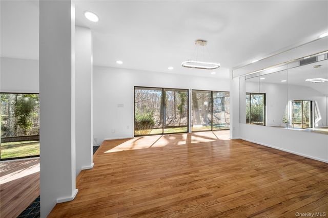 12 Lost Meadow Lane, Port Jefferson, NY 11777