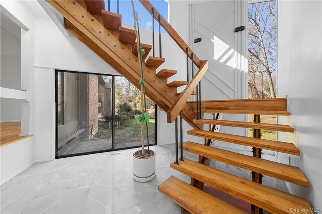 12 Lost Meadow Lane, Port Jefferson, NY 11777