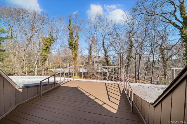 12 Lost Meadow Lane, Port Jefferson, NY 11777