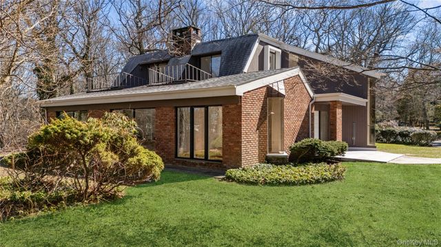 12 Lost Meadow Lane, Port Jefferson, NY 11777